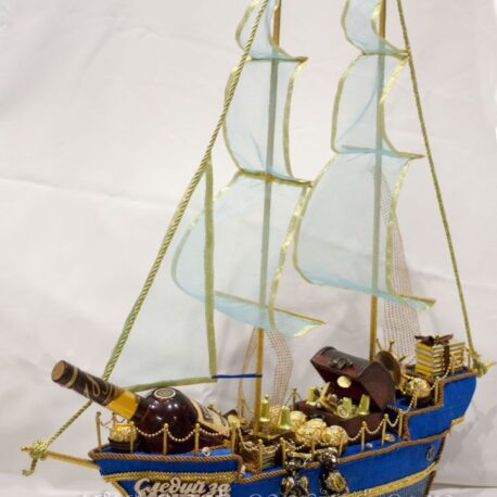 Корабль из конфет 50Х50 см