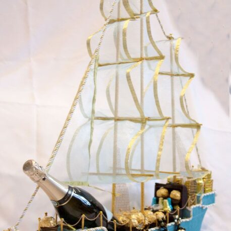 Корабль из конфет  Лазурь